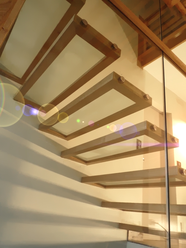 escalier design suspendu flottant