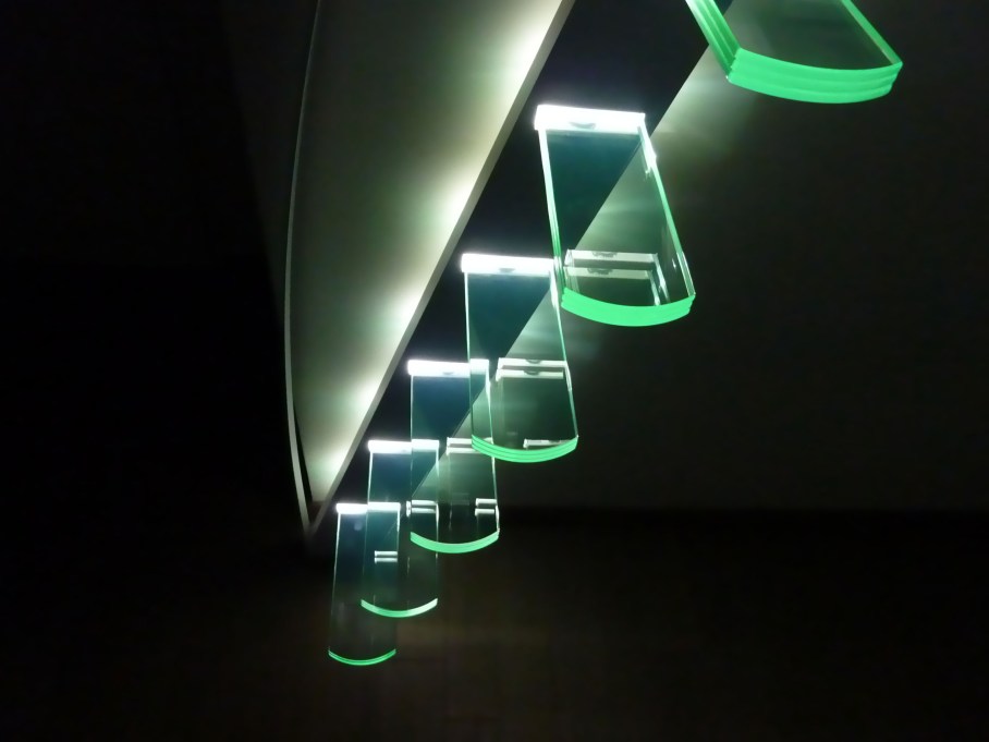 escalier suspendu flottant verre