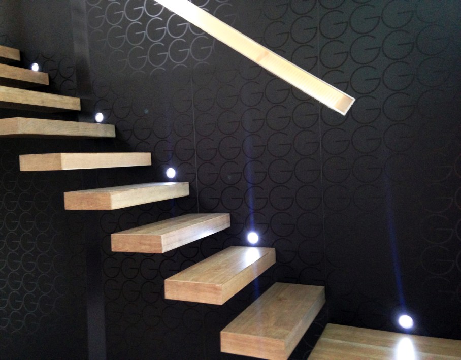 Escalier design suspendu flottant